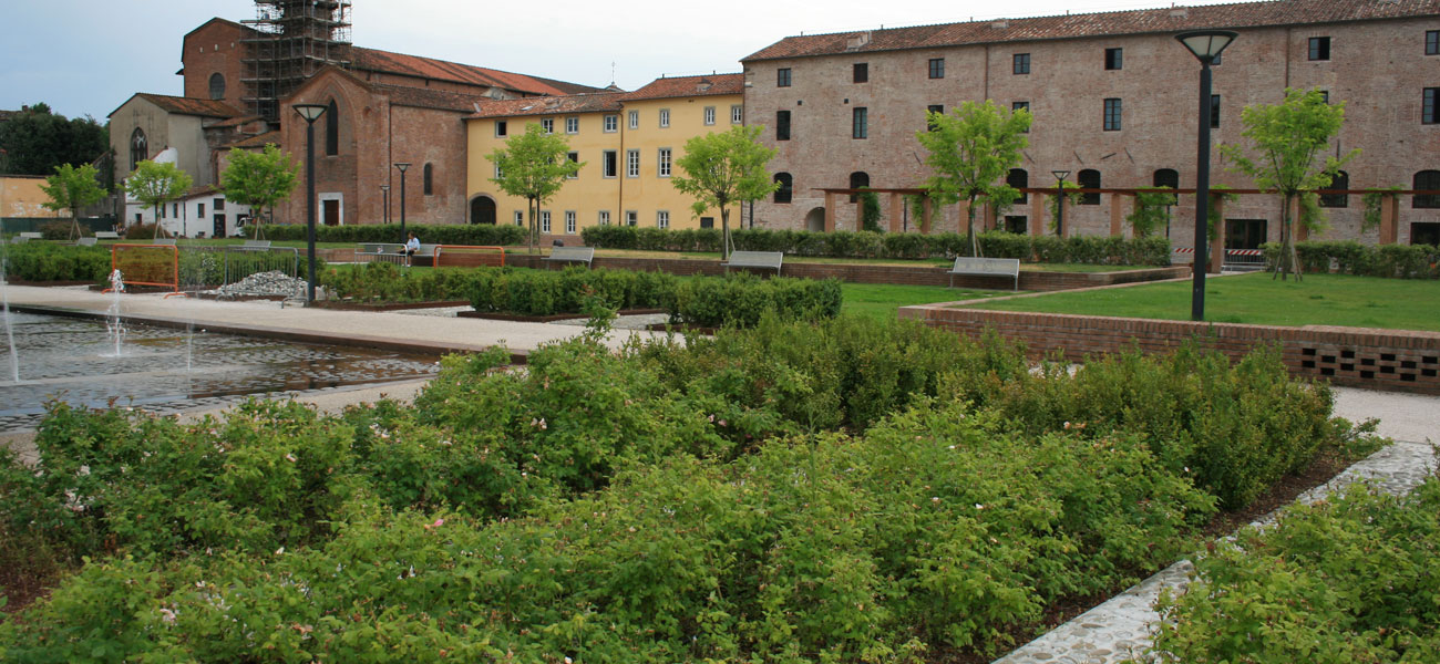 giardino pensile Perliroof a prato, arbusti e piccoli alberi - piazza pubblica - Lucca