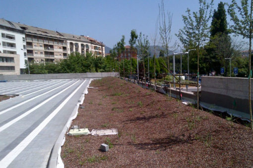giardino pensile intensivo con piccoli alberi- sistema Perliroof - Corso del Popolo - Terni - posa substrato di coltivazione