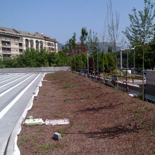 giardino pensile intensivo con piccoli alberi- sistema Perliroof - Corso del Popolo - Terni - posa substrato di coltivazione