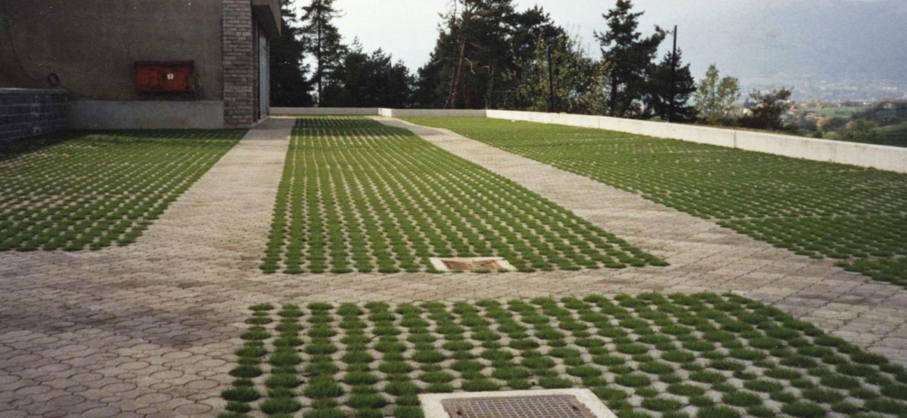 parcheggio verde a prato con masselli autobloccanti - sistema Perliparking