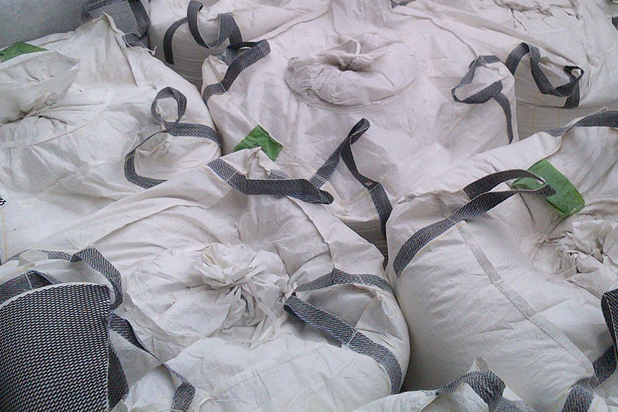 posa di big-bags con igroperlite - substrato per drenaggio e riempimento alleggerito - Citylife - Milano